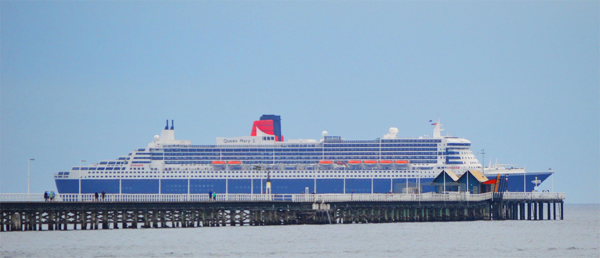 Queen Mary 2 wows Busselton, visitors and locals alike