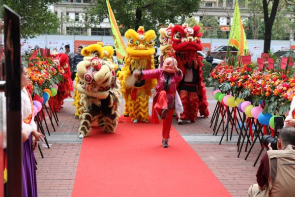 Lion Dance - Opening of Zhongshan Outlet